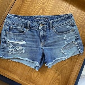 AEO Womens sz 10 Cuff Off Denim Shorts